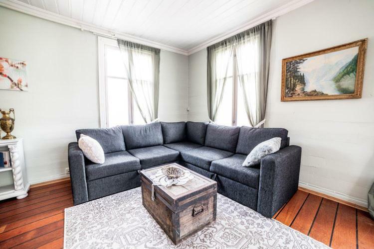 Laerdalsoren Motor Guesthouse Lærdalsøyri Екстериор снимка