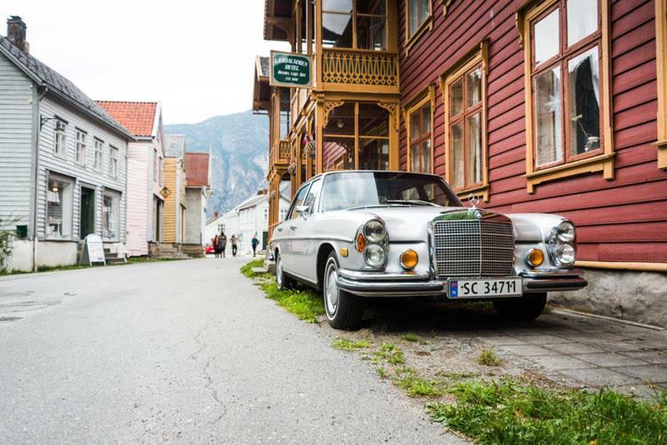 Laerdalsoren Motor Guesthouse Lærdalsøyri Екстериор снимка