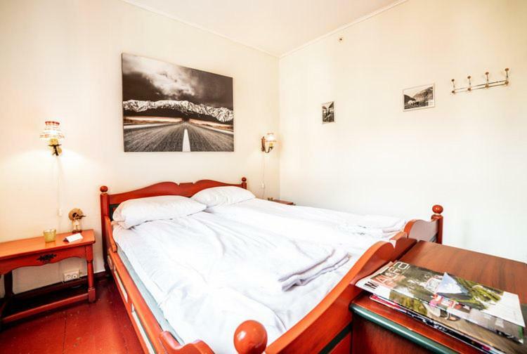 Laerdalsoren Motor Guesthouse Lærdalsøyri Екстериор снимка