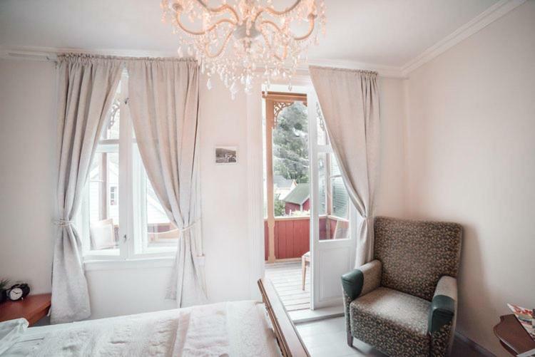 Laerdalsoren Motor Guesthouse Lærdalsøyri Екстериор снимка